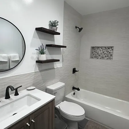 Modern Bedroom In Long Beach 1